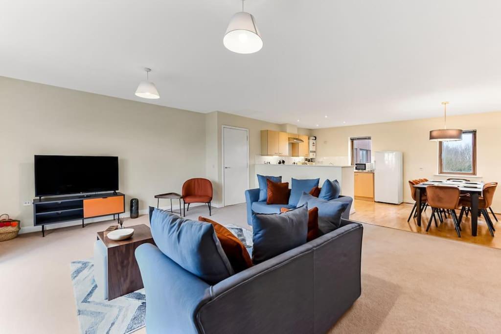Large Group & Contractor Booking! Duplex W/Parking Milton Keynes Luaran gambar